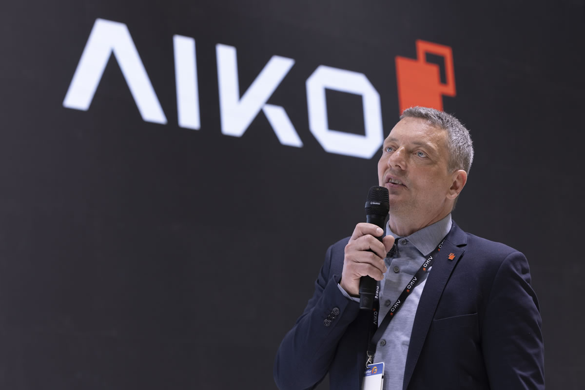 emc易倍携“黑科技”新品亮相Intersolar展